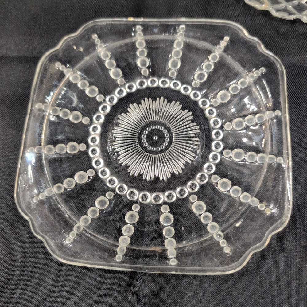 Vintage Clear Pressed Glass Plates Set of 3 Sunburst Diamond Point Floral - Picture 4 of 6